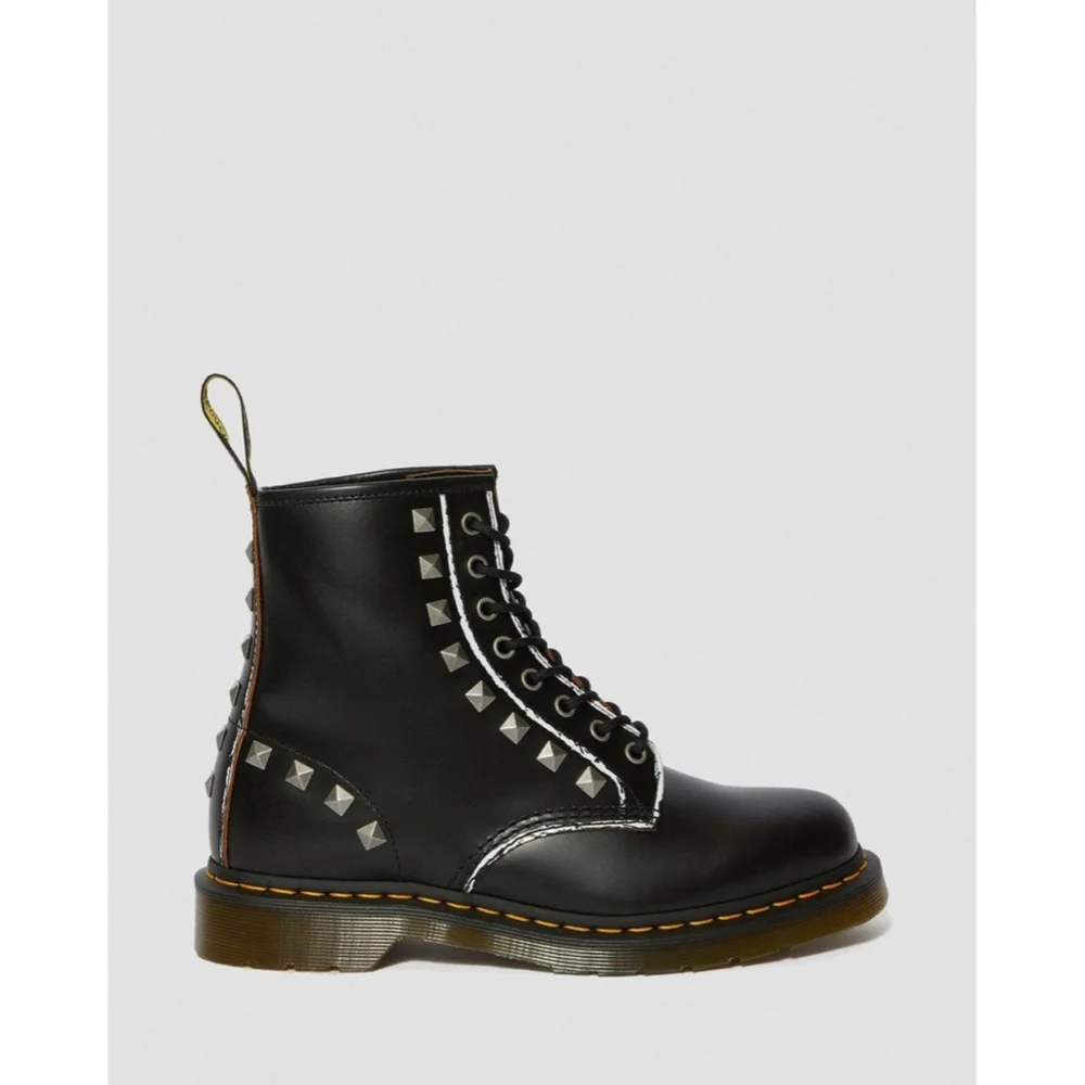 NIB Dr Martens 1460 Stud Rolled Vintage Smooth Pyramid Studs Punk Boot size US 7 - Picture 1 of 12